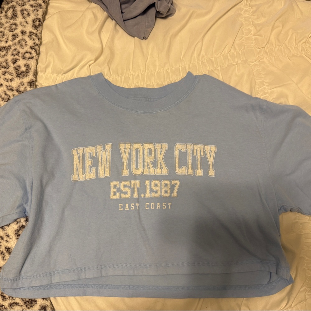 Aeropostale cropped blue tee, size s, never worn